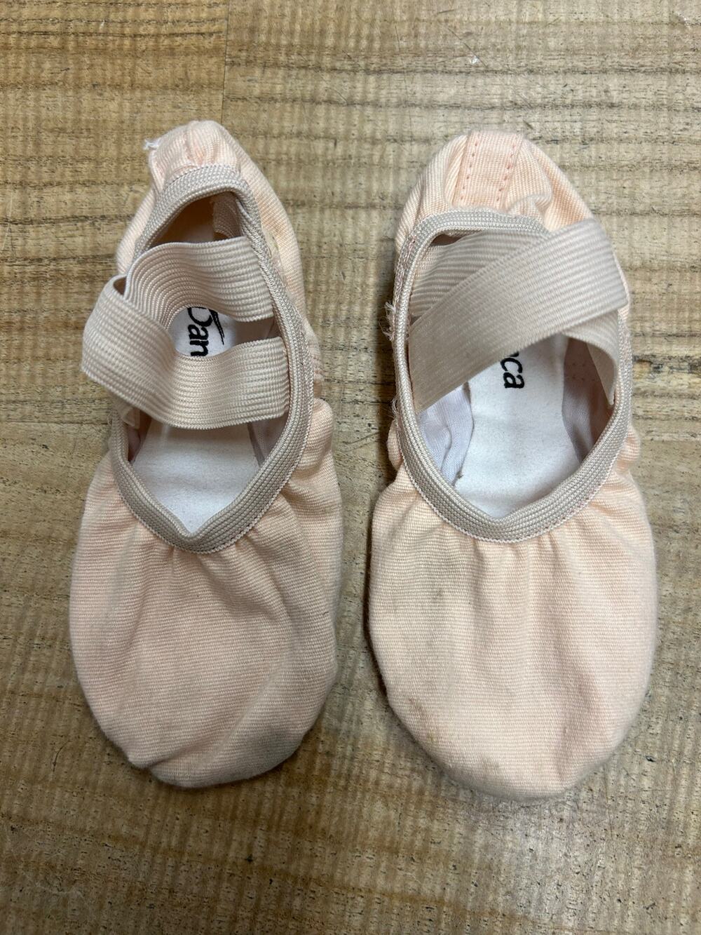 Girls Pink So Danca Ballet Shoes size 9 B